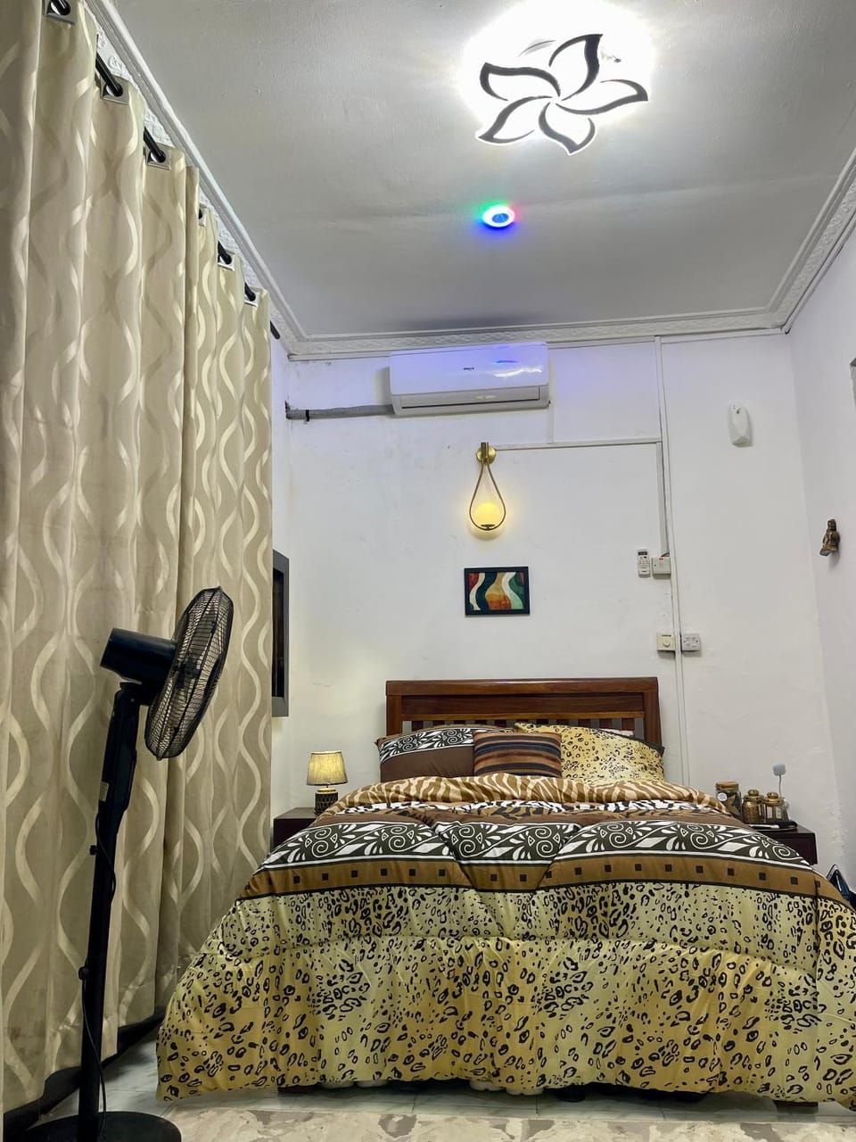 Bedroom, air conditioner