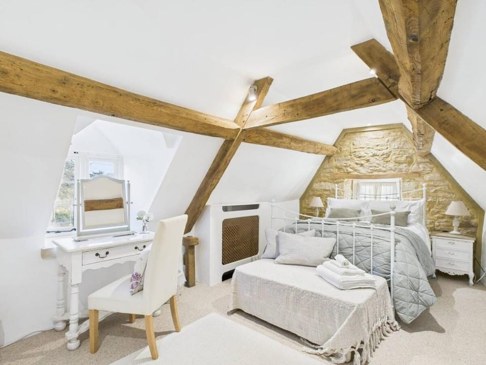 Charming Cotswold Getaway House in West Oxfordshire District