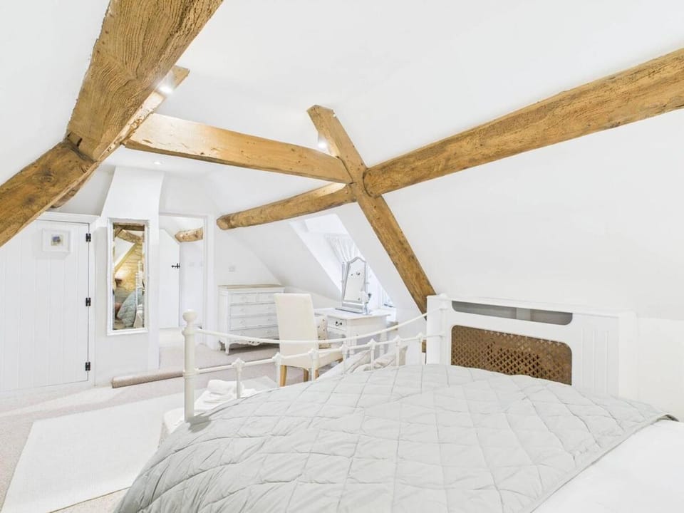 Charming Cotswold Getaway House in West Oxfordshire District