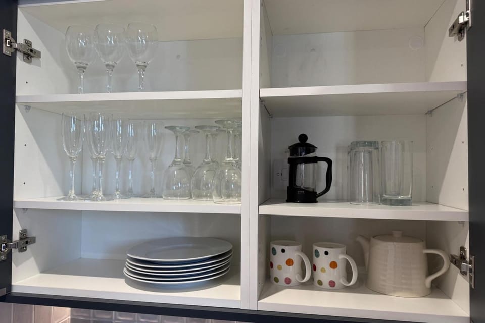 Apartment - Sleeps 2 - Pet friendly - Parking Apartment in Windermere