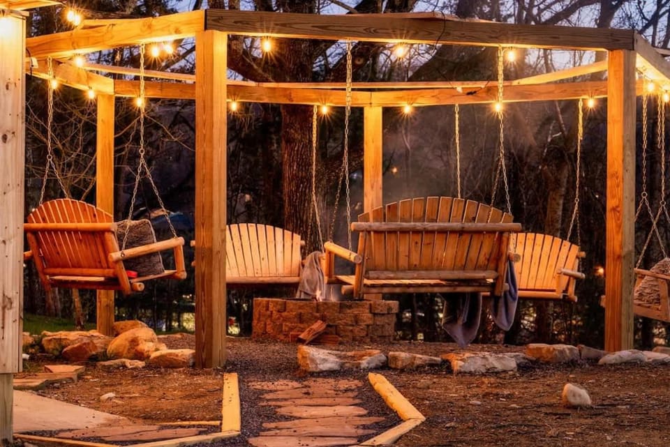 FUN Heated Pool Cabin - Walk To Parkway Cabin in Pigeon Forge