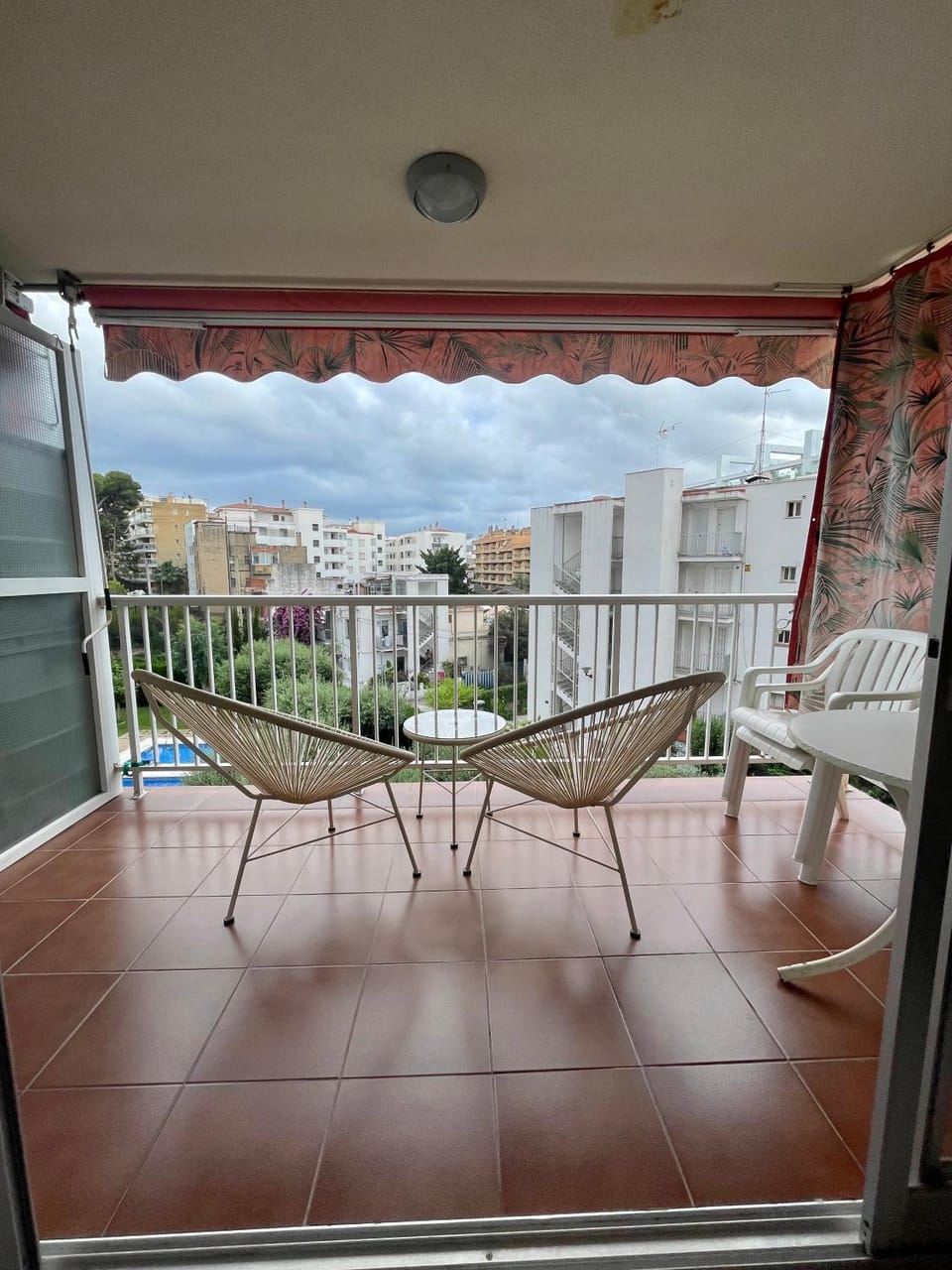 Top location with a pool and terrace! Apartment in Salou
