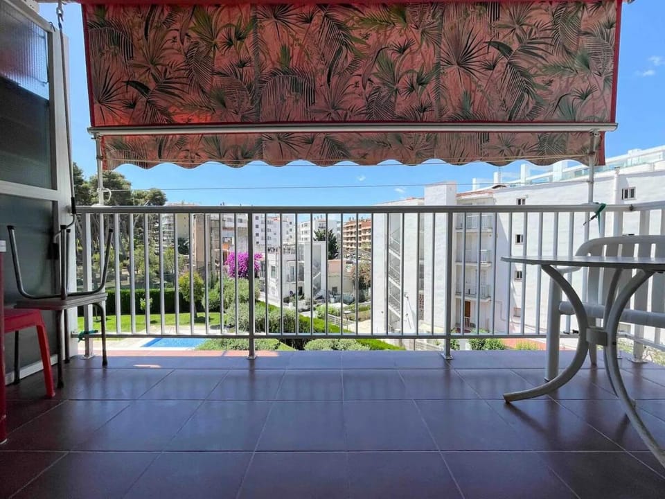 Top location with a pool and terrace! Apartment in Salou