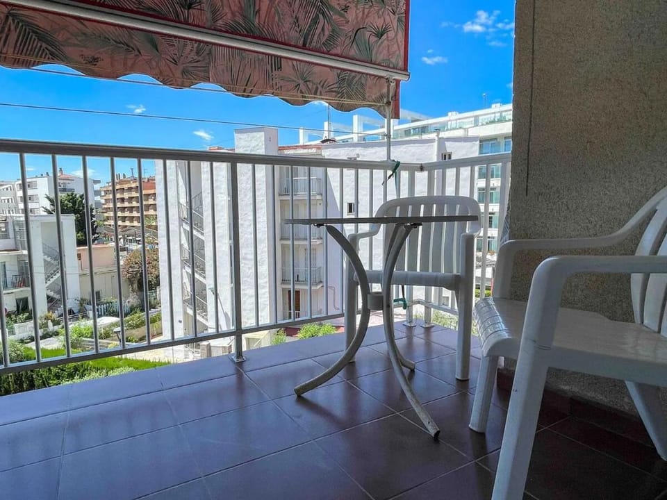 Top location with a pool and terrace! Apartment in Salou