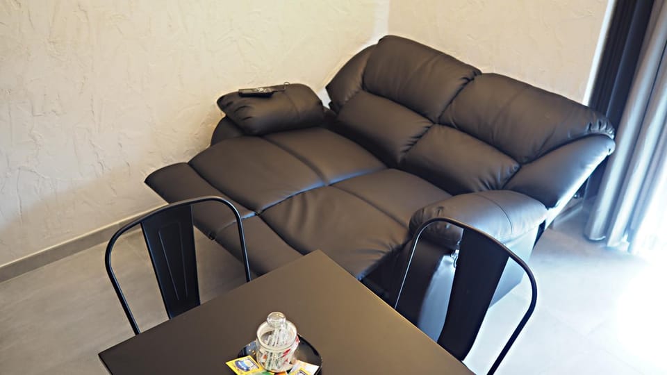 Massage, Massage, TV and multimedia, Living room, Seating area