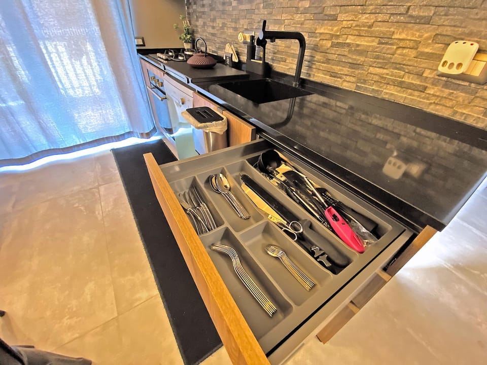Kitchen or kitchenette, dishwasher, internet, oven, pet friendly, stove, washing machine