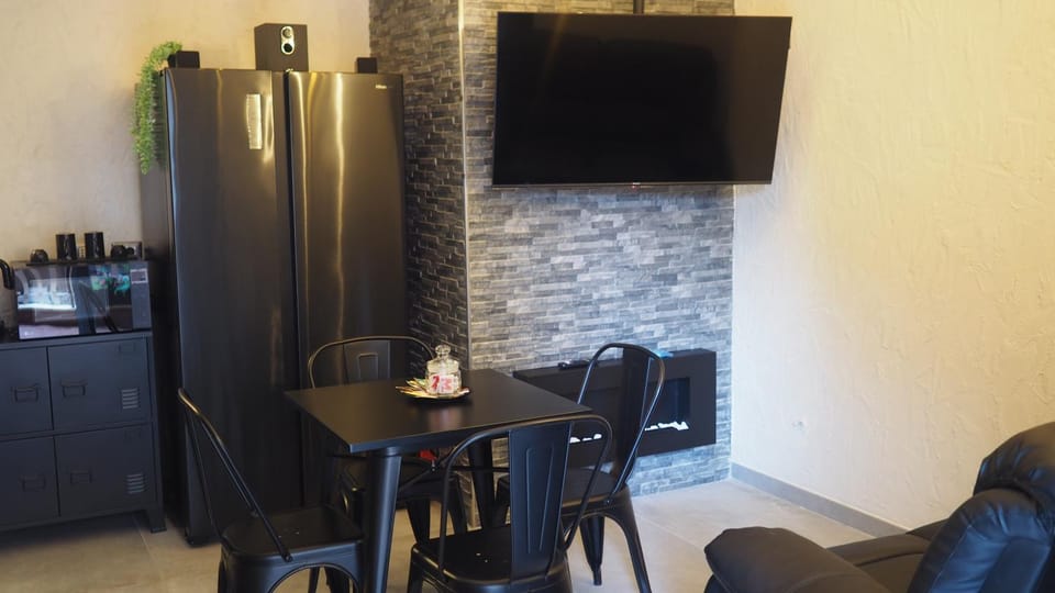 Day, Kitchen or kitchenette, Living room, Seating area, Time of day, fireplace, fireplace, kitchen, kitchen