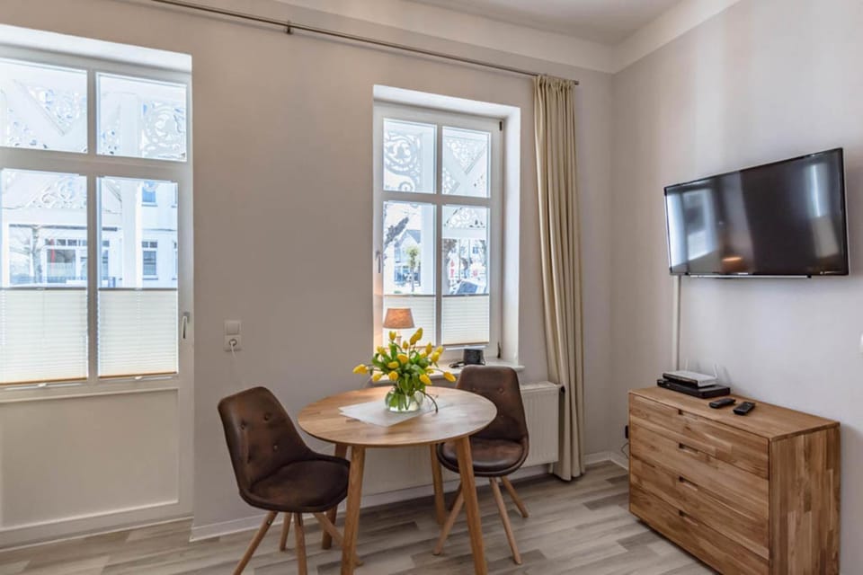 Villa Iduna Ferienwohnung No 1 - EG mit Balkon nach Osten Apartment in Binz
