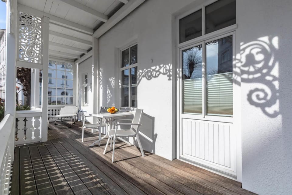 Villa Iduna Ferienwohnung No 1 - EG mit Balkon nach Osten Apartment in Binz