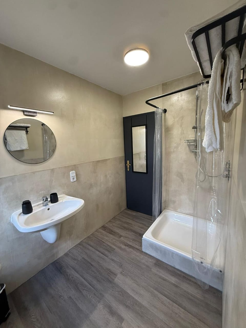 Shower, Bathroom, towels