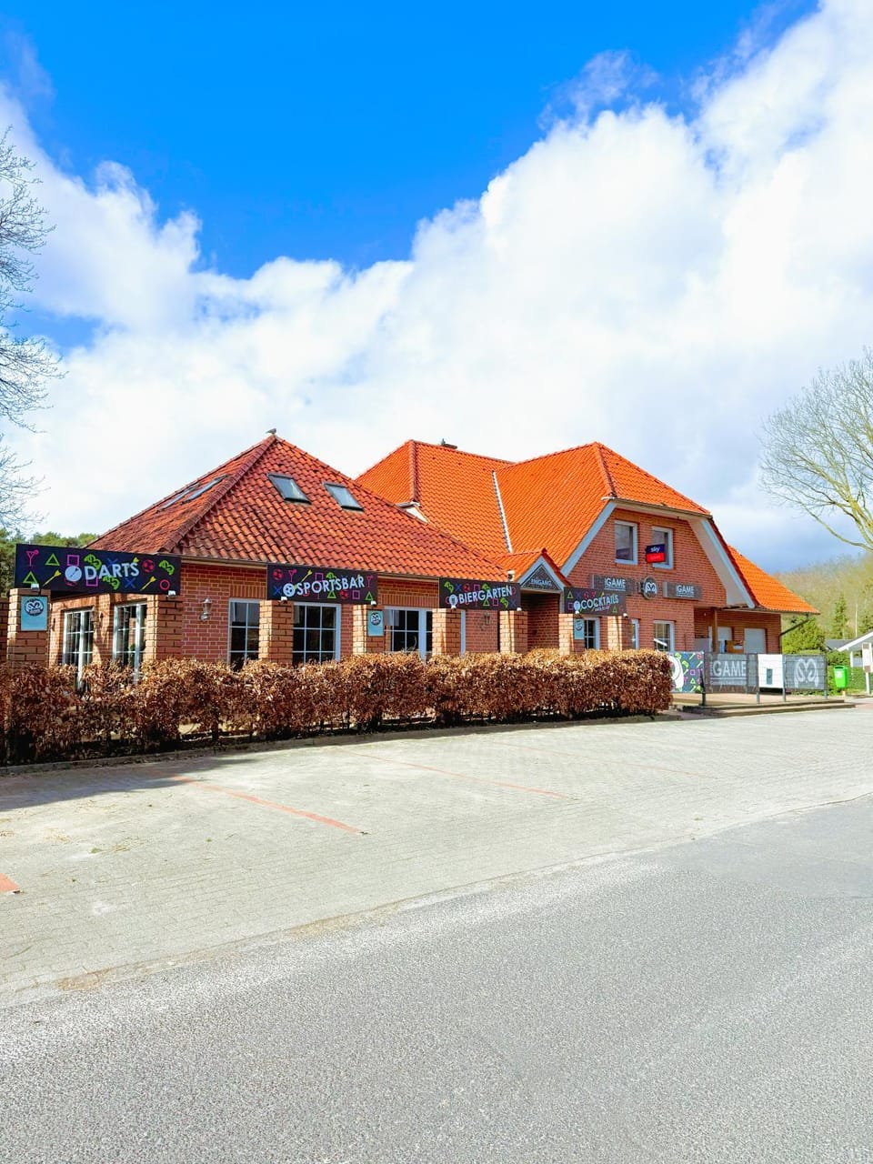 Property building, Facade/entrance, Lounge or bar