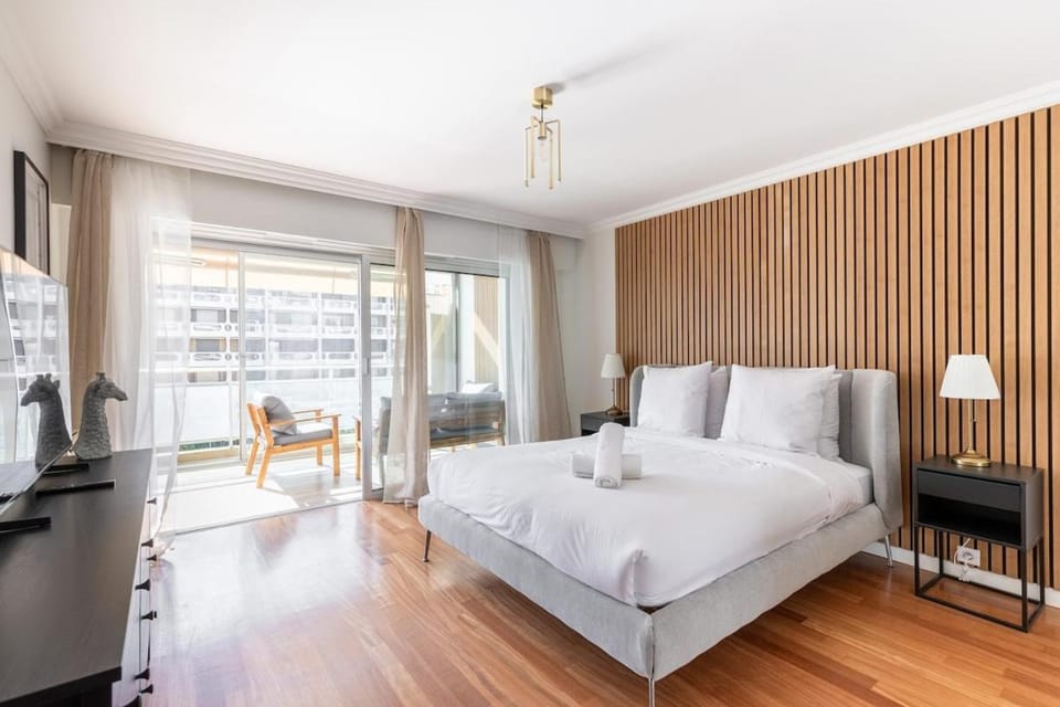 Bed, Living room, Photo of the whole room, Seating area, Bedroom