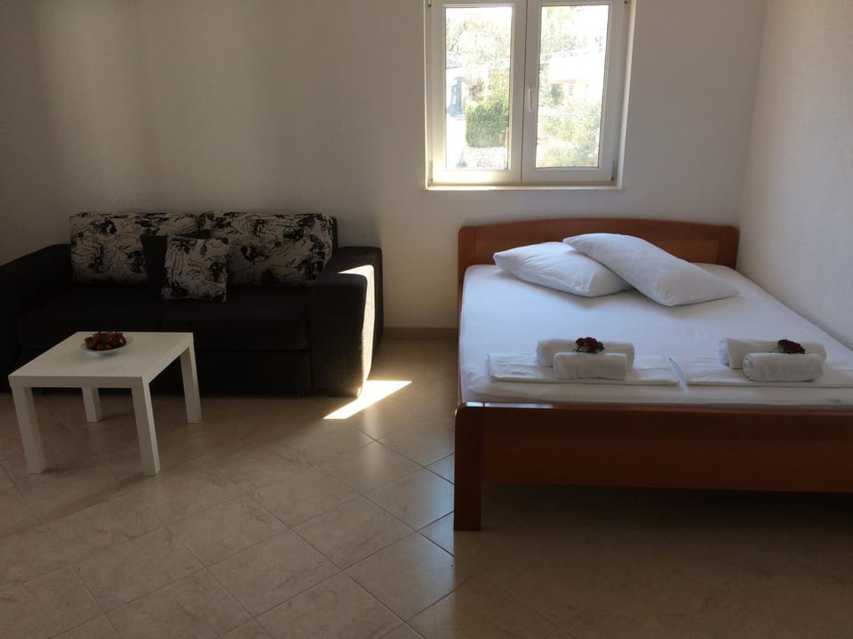 Day, Photo of the whole room