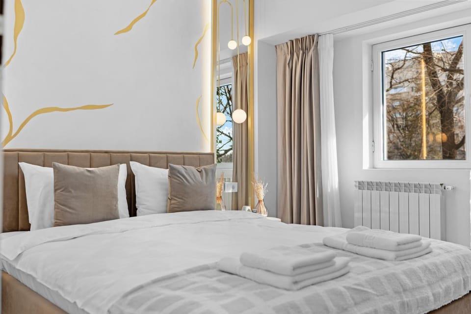 Photo of the whole room, Bedroom, towels