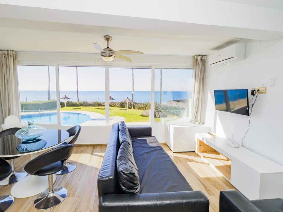 Communal lounge/ TV room, Living room