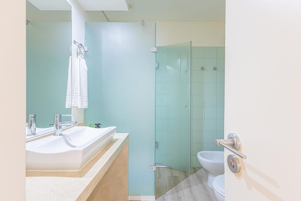 Shower, Toilet, Bathroom, towels