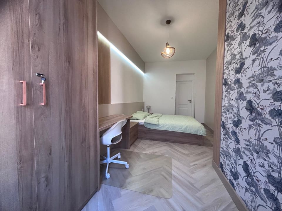 Bed, Photo of the whole room, Bedroom, wardrobe