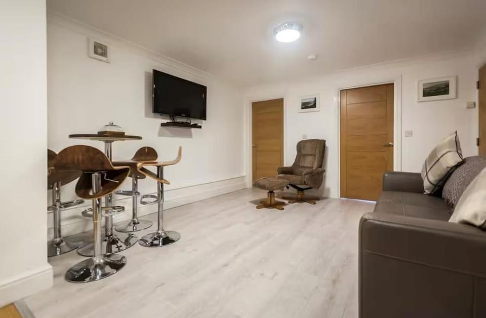 Guest home 10 Bed bunkhouse Apartment in Merthyr Tydfil