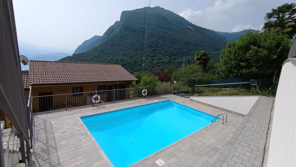 Mountain view, Pool view, Swimming pool