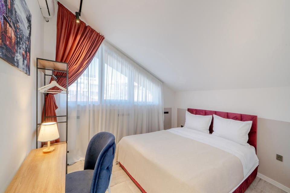 Bed, Photo of the whole room, Bedroom