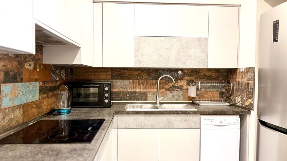 Kitchen or kitchenette, dishwasher, oven, pet friendly, stove