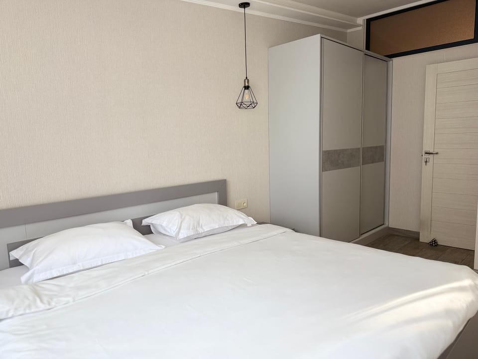 Bed, Photo of the whole room, Bedroom, wardrobe