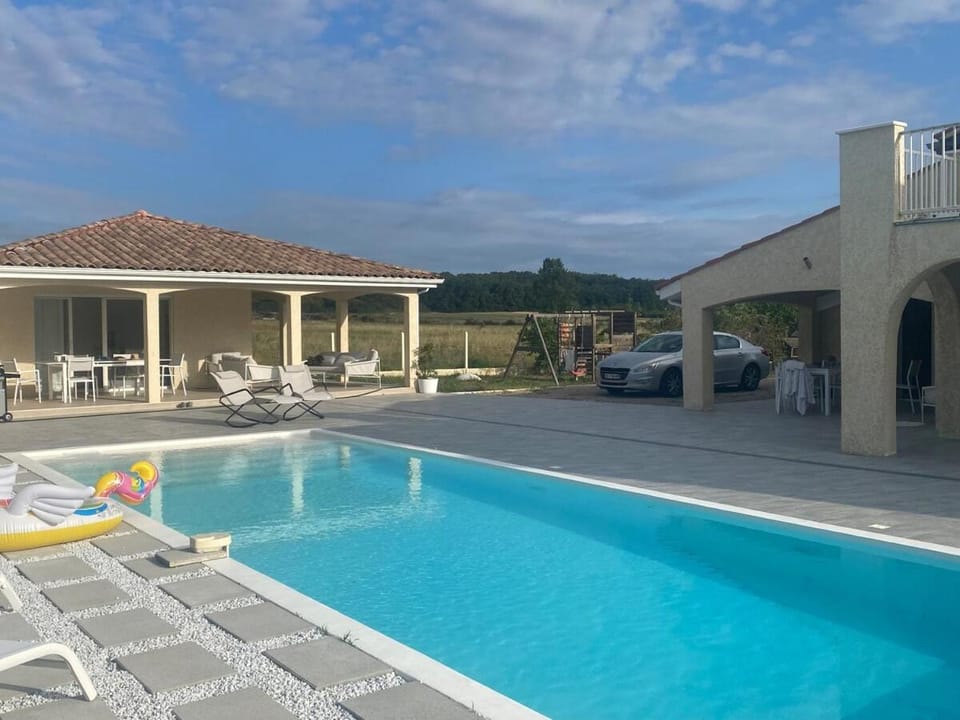 Patio, Day, Natural landscape, Garden, Pool view, Swimming pool, Swimming pool, Parking, sunbed