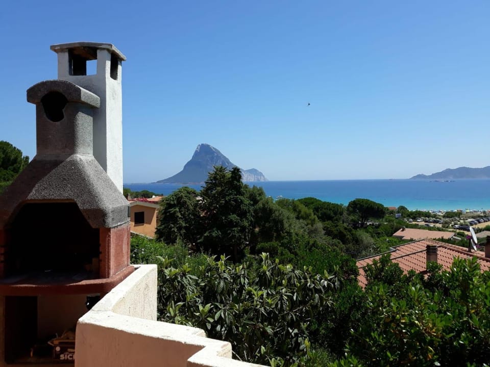 Nearby landmark, Natural landscape, BBQ facilities, Balcony/Terrace, Mountain view, Sea view