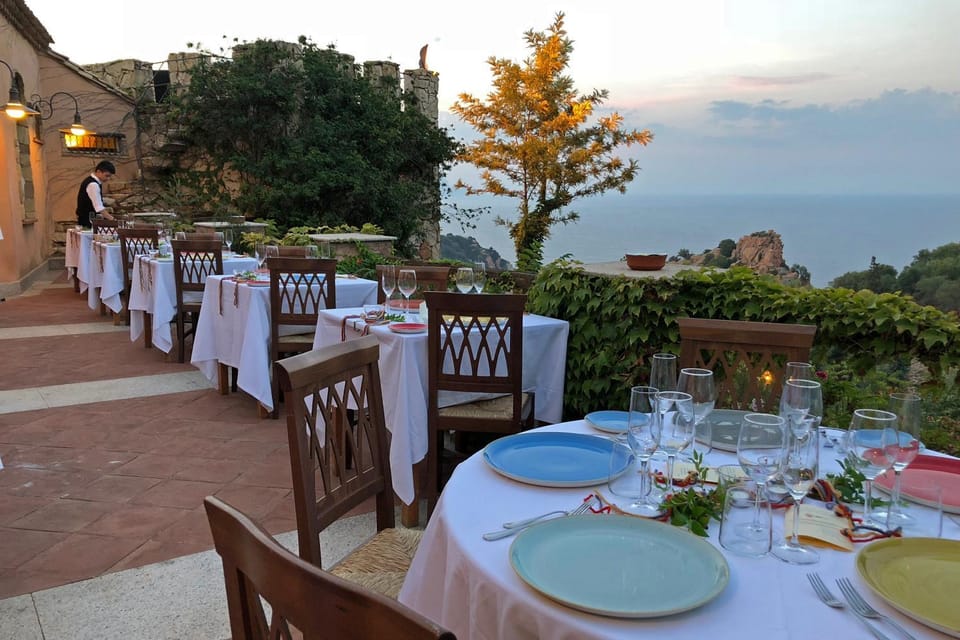 Restaurant/places to eat, View (from property/room), Balcony/Terrace, Sea view