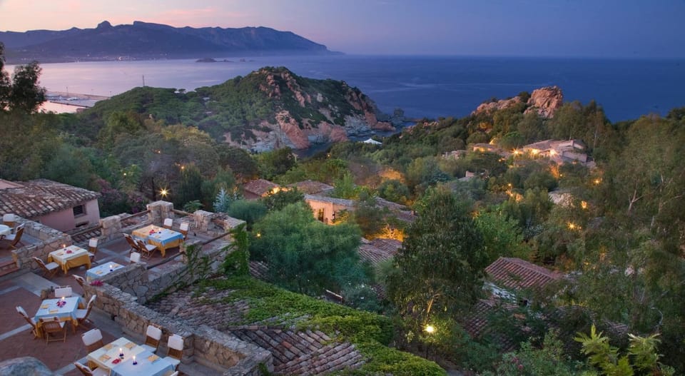 Restaurant/places to eat, Facade/entrance, Natural landscape, Bird's eye view