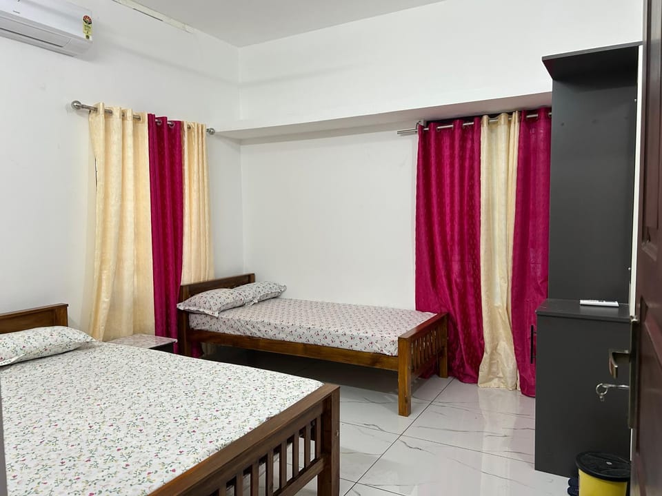 Bed, Photo of the whole room, Bedroom, air conditioner
