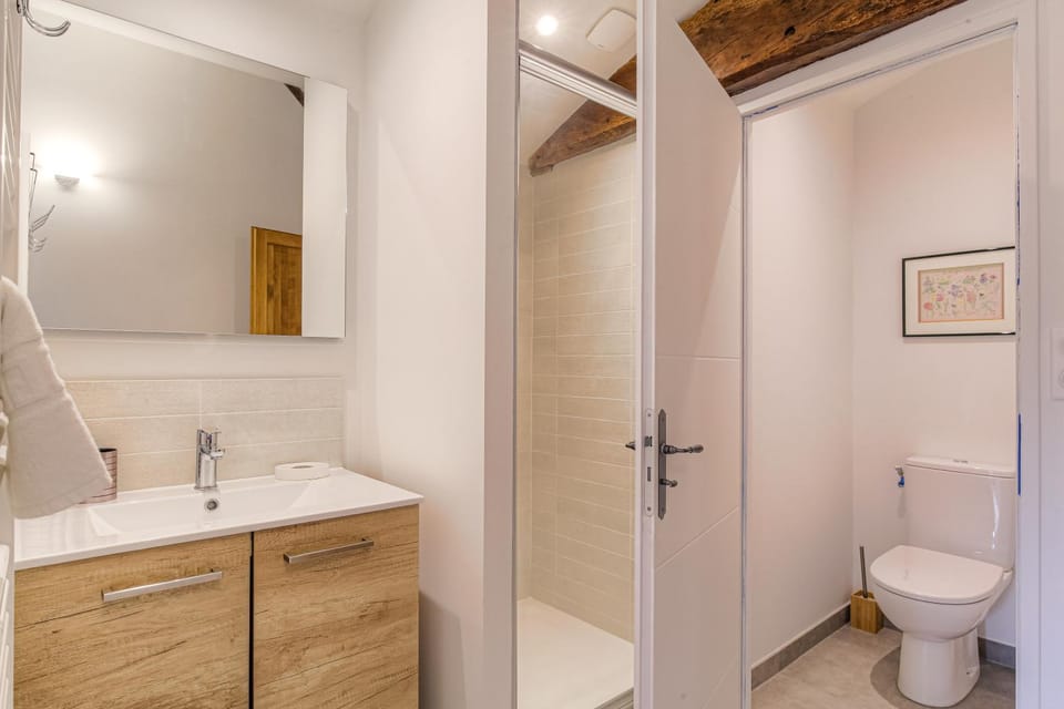 Shower, Toilet, Bathroom