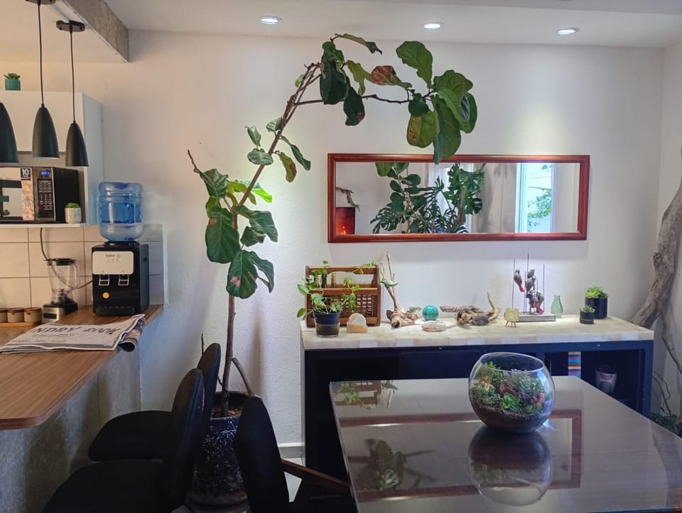 Kitchen or kitchenette, Dining area, minibar