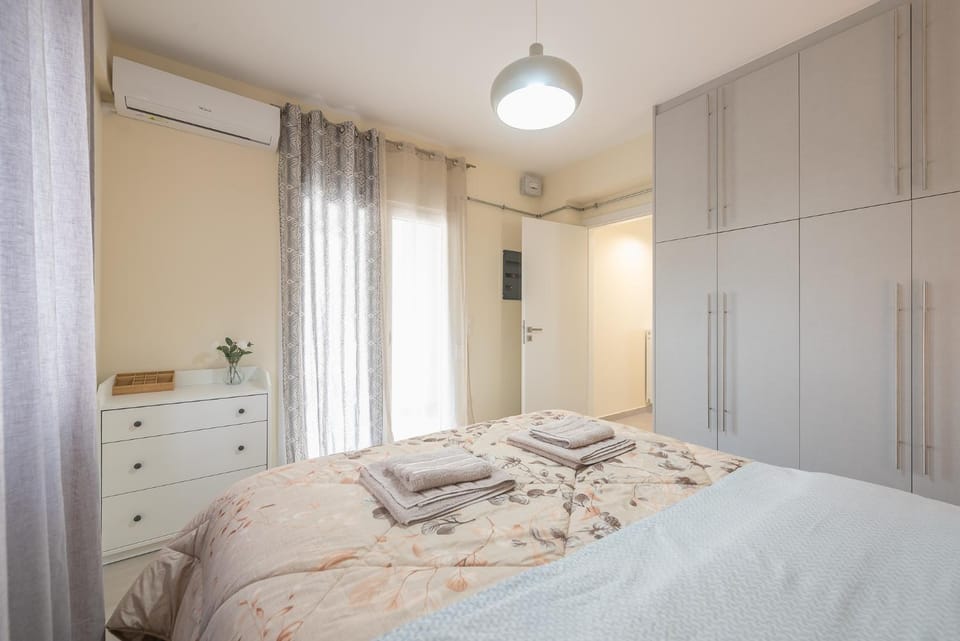 Bed, Photo of the whole room, Bedroom, towels, wardrobe