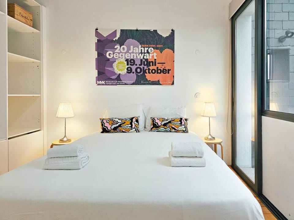 Full of light and color at the best spot in town Apartment in Porto