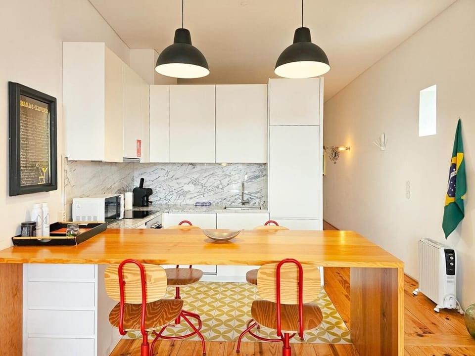 Full of light and color at the best spot in town Apartment in Porto