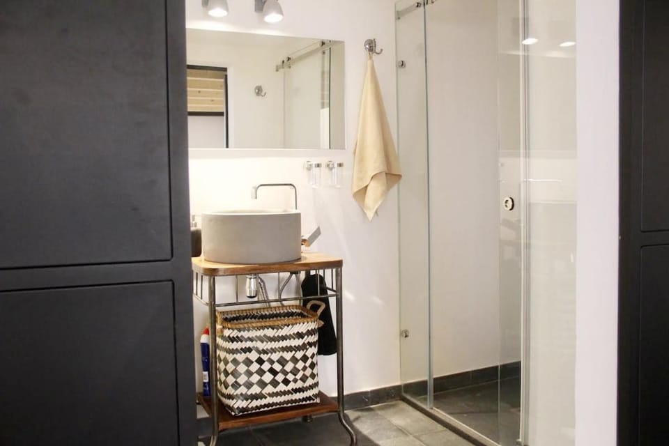 Modern Coastal Ocean Breeze Studio | Beach & Town Apartment in Setúbal Municipality