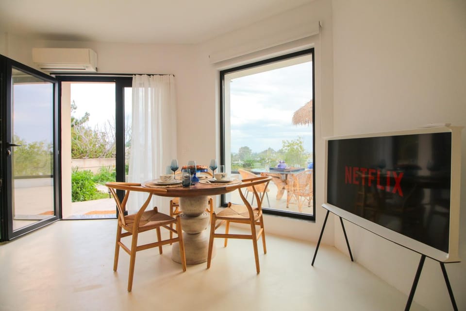 TV and multimedia, Dining area