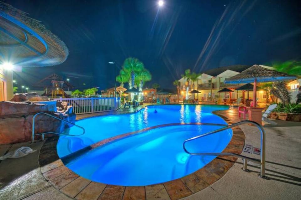 Sparkle Fish I Community Pool I Dog Friendly House in Port Aransas