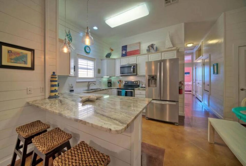 Sparkle Fish I Community Pool I Dog Friendly House in Port Aransas