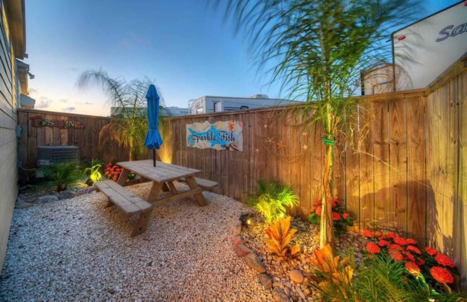 Sparkle Fish I Community Pool I Dog Friendly House in Port Aransas