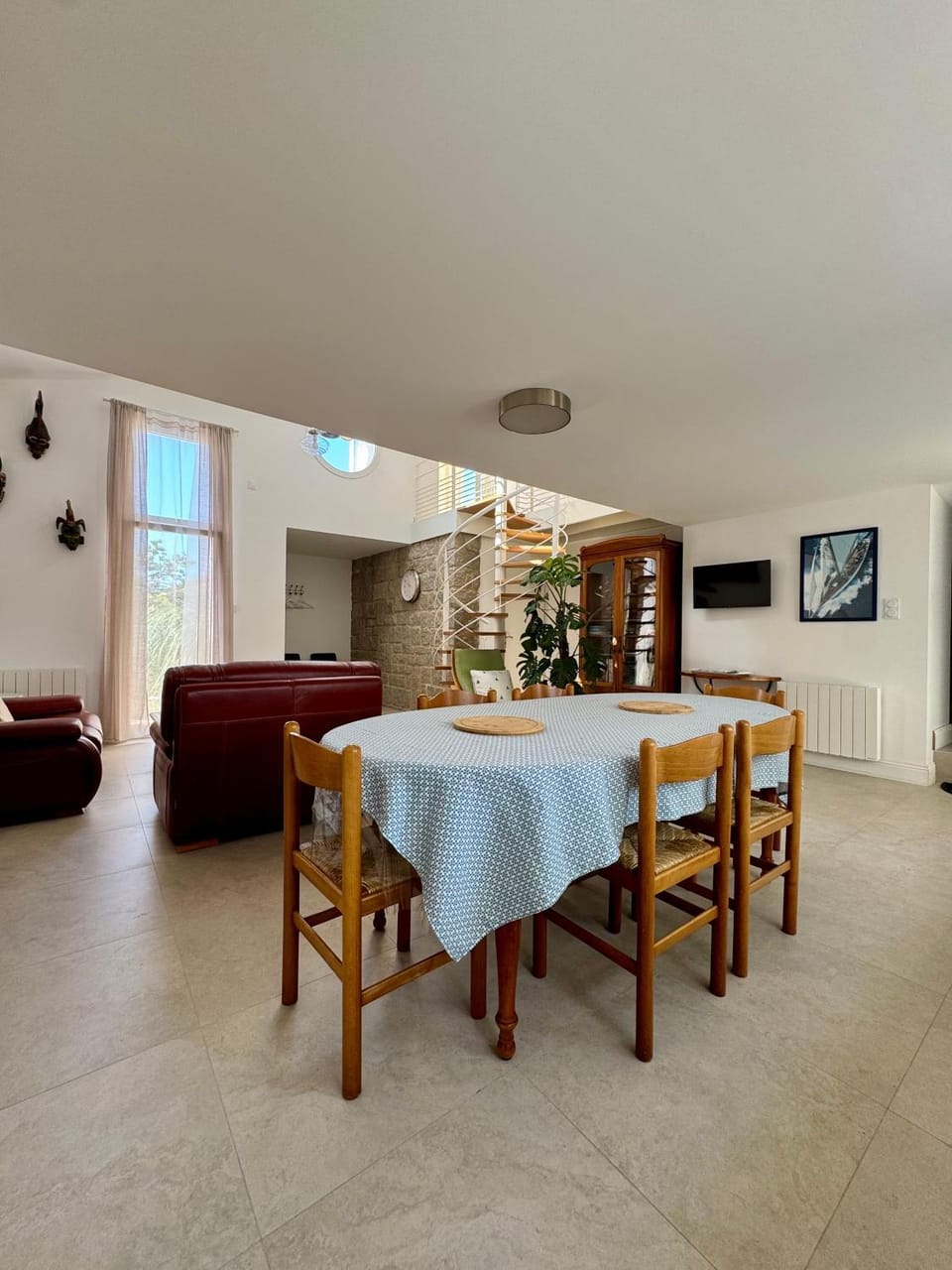 TV and multimedia, Living room, Seating area, Dining area, kitchen, kitchen
