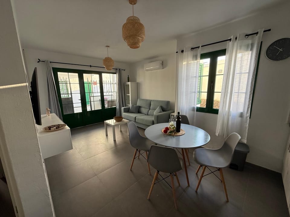 TV and multimedia, Living room, Dining area