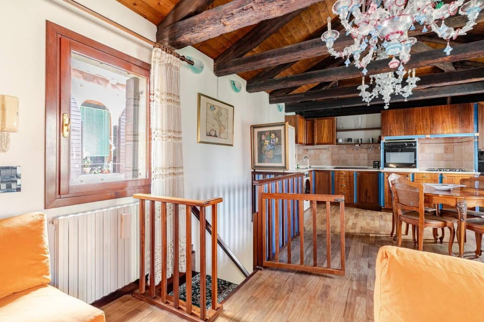 Kitchen or kitchenette, Living room, Seating area, Dining area, stove