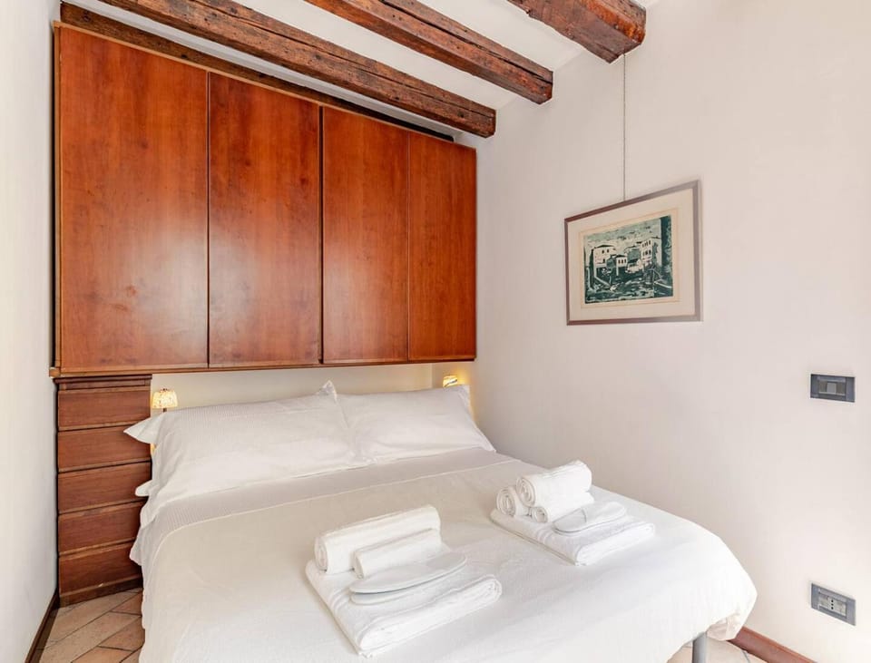Bed, Photo of the whole room, Bedroom, towels, wardrobe
