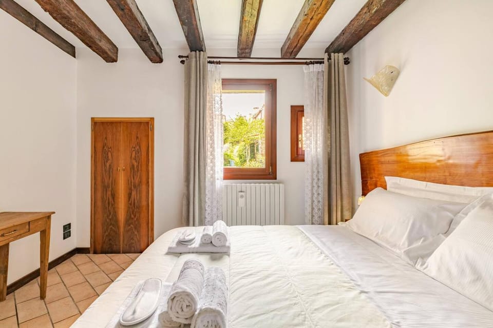 Bed, Photo of the whole room, Bedroom, towels, wardrobe