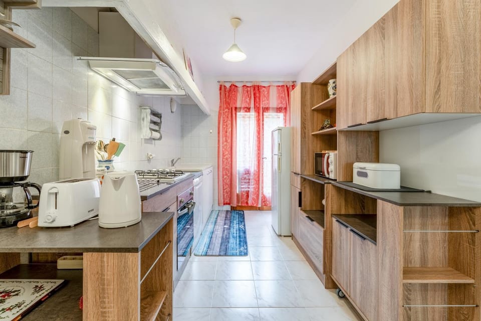 Kitchen or kitchenette, Living room