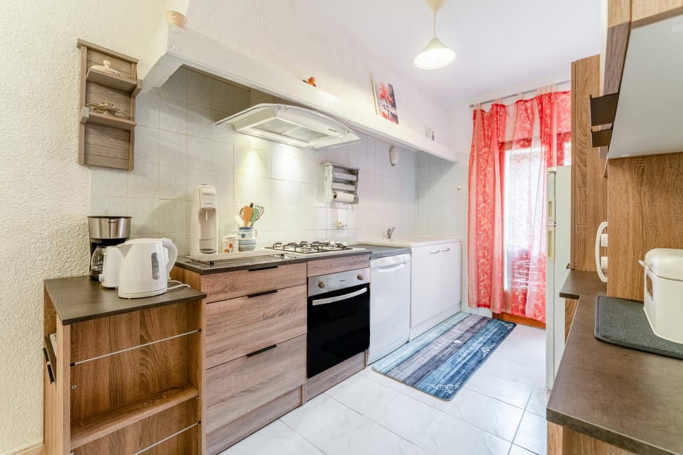 Kitchen or kitchenette, Living room