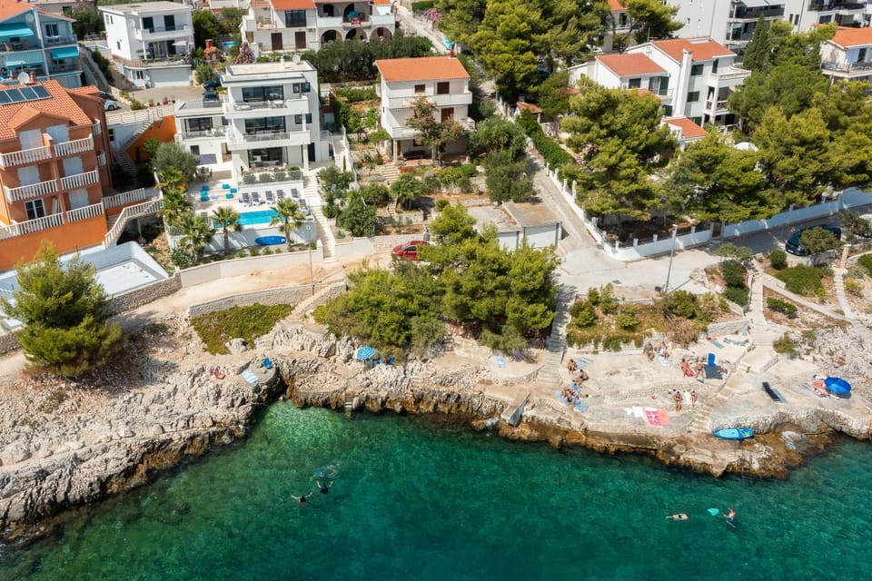 Property building, Day, Natural landscape, Bird's eye view, Beach, Sea view, Location