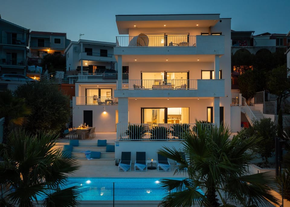 Night, Pool view, Swimming pool, sunbed